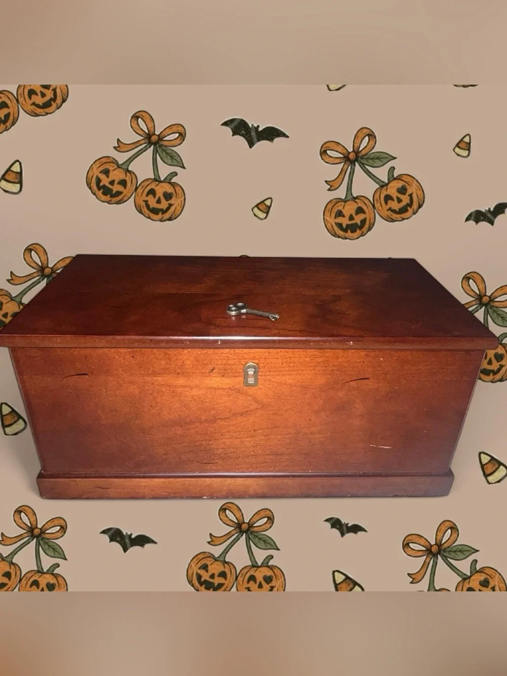Vintage 1992 The Bombay Company Mahogany Jewelry Chest w/ original skeleton key